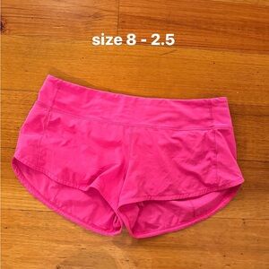 lululemon hotty hot shorts - size 8 - 2.5 inseam